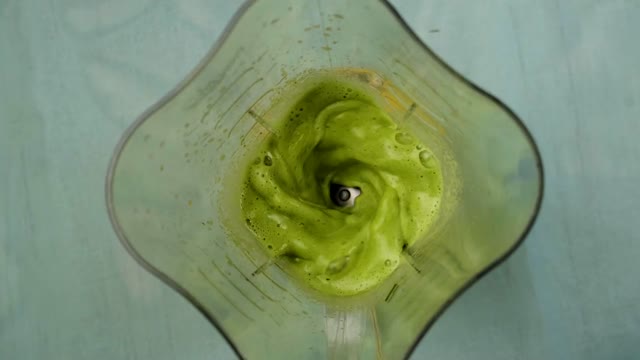 Green Smoothie Blending